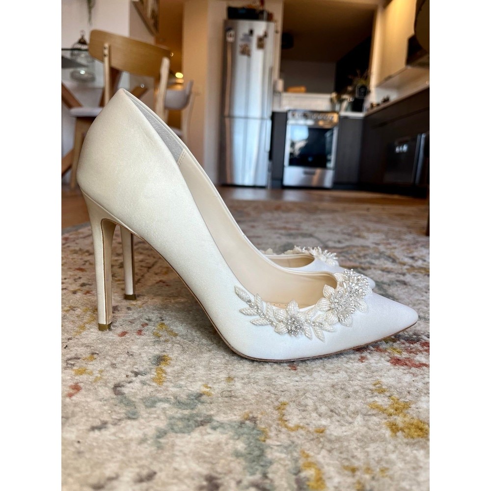 NWOT Bella Belle Jasmine Pearl Wedding Shoes